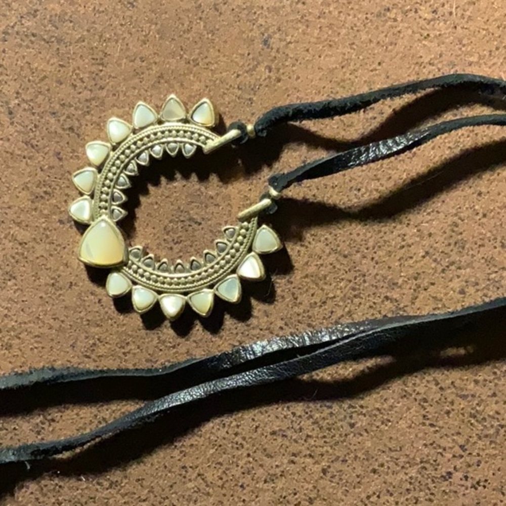 Elegant Cream and Gold Women's Necklace